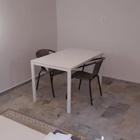 Cosy Guesthouse-Souterrain With Garden In City Center Corinthe Extérieur photo