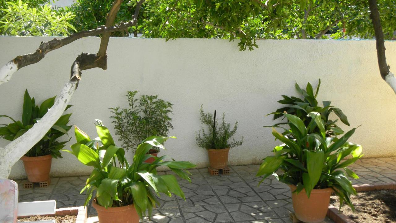 Cosy Guesthouse-Souterrain With Garden In City Center Corinthe Extérieur photo