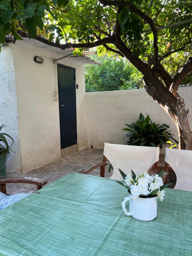 Cosy Guesthouse-Souterrain With Garden In City Center Corinthe Extérieur photo