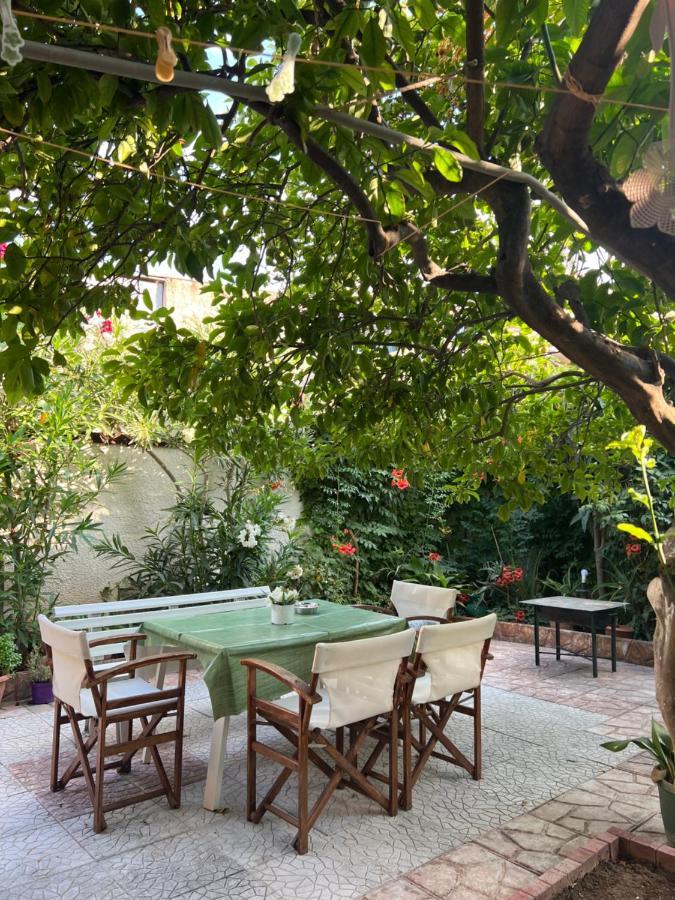 Cosy Guesthouse-Souterrain With Garden In City Center Corinthe Extérieur photo