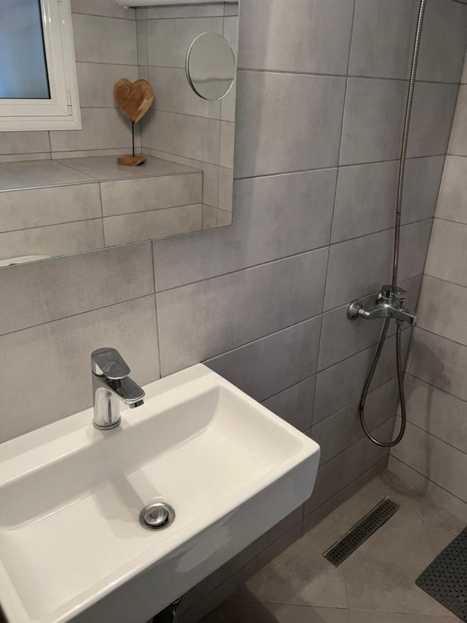 Cosy Guesthouse-Souterrain With Garden In City Center Corinthe Extérieur photo