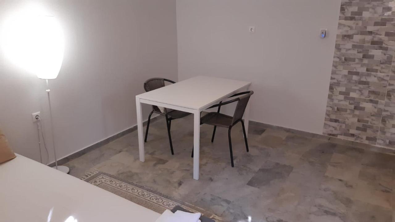 Cosy Guesthouse-Souterrain With Garden In City Center Corinthe Extérieur photo