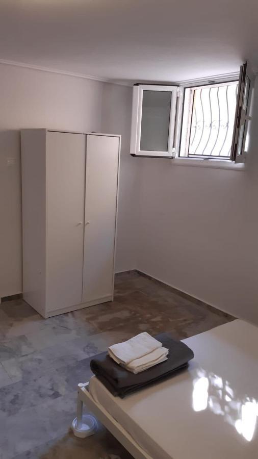 Cosy Guesthouse-Souterrain With Garden In City Center Corinthe Extérieur photo