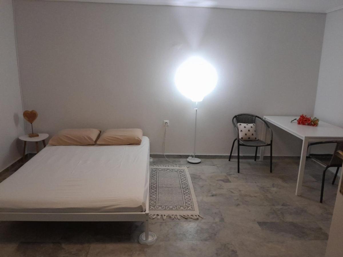 Cosy Guesthouse-Souterrain With Garden In City Center Corinthe Extérieur photo